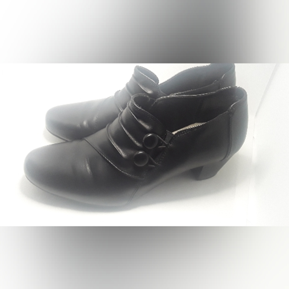 Leather Black pumps